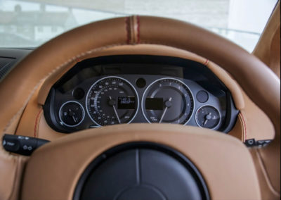 2011 Aston Martin V12 Zagato le kilométrage est certifié.