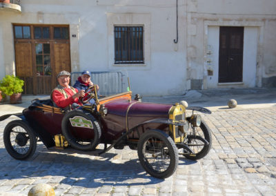 Toujours de bonne humeur nos amis suisses dans leur rare Sigma type R 1913 à la Farandole des Ancêtre 2021.