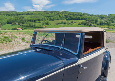 1934 Bentley 3.5-Litre Drophead Coupé - Le hauteur du parebrise est comparativement faible par rappport à la taille de l'auto - Enchères au Swiss Classic World.