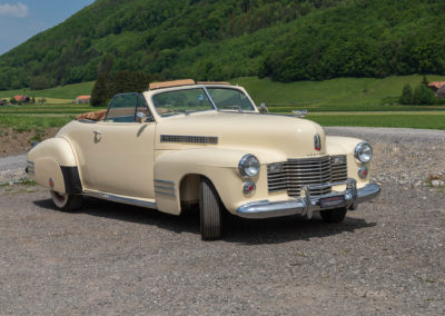 1954 Cadillac Série 62 - La ligne des années 40 de ce modèle est bien équilibrée - Enchères au Swiss Classic World.