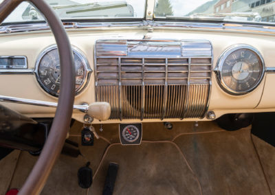 1954 Cadillac Série 62 - La symétrie parfaite pour le tableau de bord de cette Série 62 - Enchères au Swiss Classic World