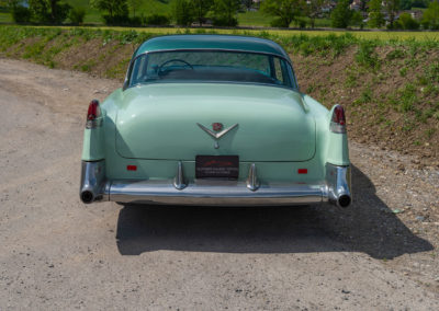 1954 Cadillac Série 62 - Les échappements sont incorporés dans le pare-choc arrière - Enchères au Swiss Classic World.