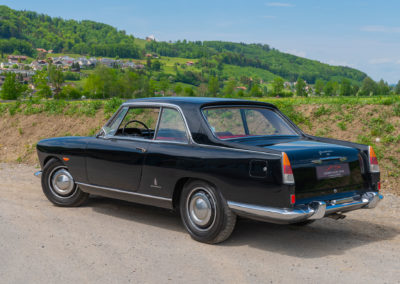 1963 Lancia Flaminia 3B - L'arrière a des airs de Peugeot 404 ou d'Austin Wesminster - Enchères au Swiss Classic World.