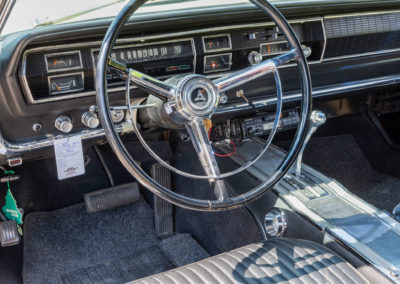 1967 Dodge Coronet R:T 440 - le poste de conduite regroupe les éléments nécessaires - Enchères au Swiss Classic World.