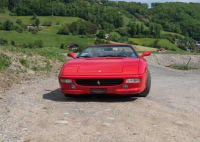 1999 Ferrari F355 F1 - Attention aux rétroviseurs dans les endroits étroits - Enchères au Swiss Classic World.