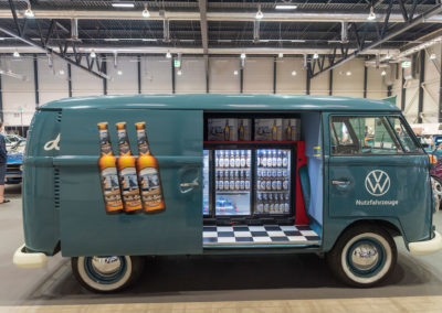 AMAG Classic - Minibus Volkswagen pour étancher sa soif - Swiss Classic World 2022.