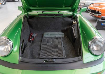 1975 Porsche 911 Type 911 2.7-Litre coffre à bagages pour deux personnes.