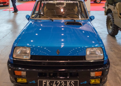 Une rare Renault Alpine en parfait état d'un exposant privé.