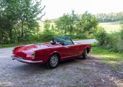 1960 Alfa Romeo 2000 Spider Touring – quel que soit l’angle, le regard est attiré par ses lignes fluides.