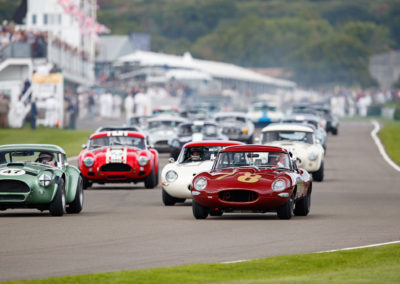 1961 Jaguar E-Type 3.8-Litre Series I Competition – restaurée par Valley Motorsports pour courir à la célébration RAC TT du Goodwood Revival – Gooding à Rétromobile.