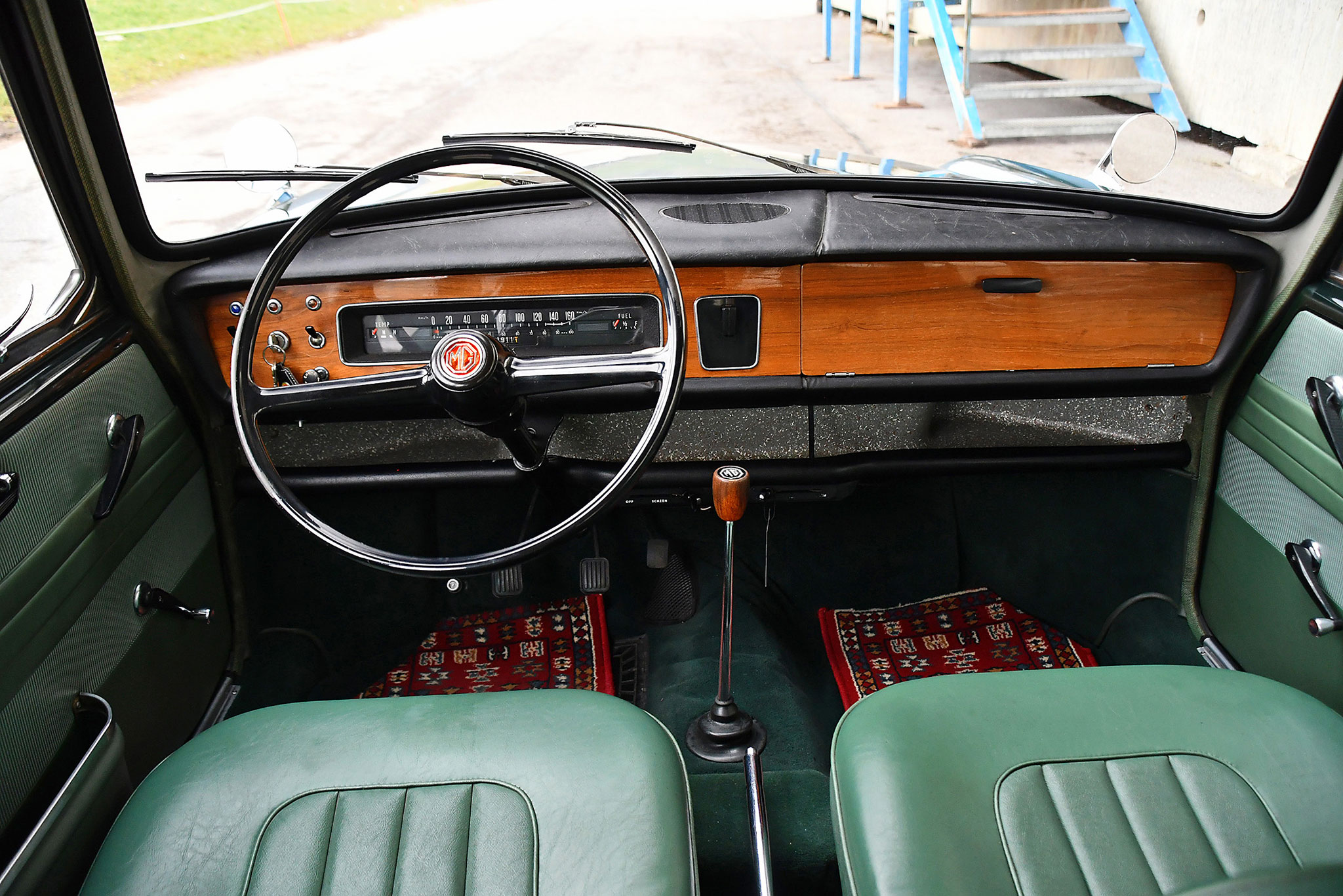 1967 MG 1100 – intérieur en cuir offrant une belle patine et en parfait état - Rouler bon marché.
