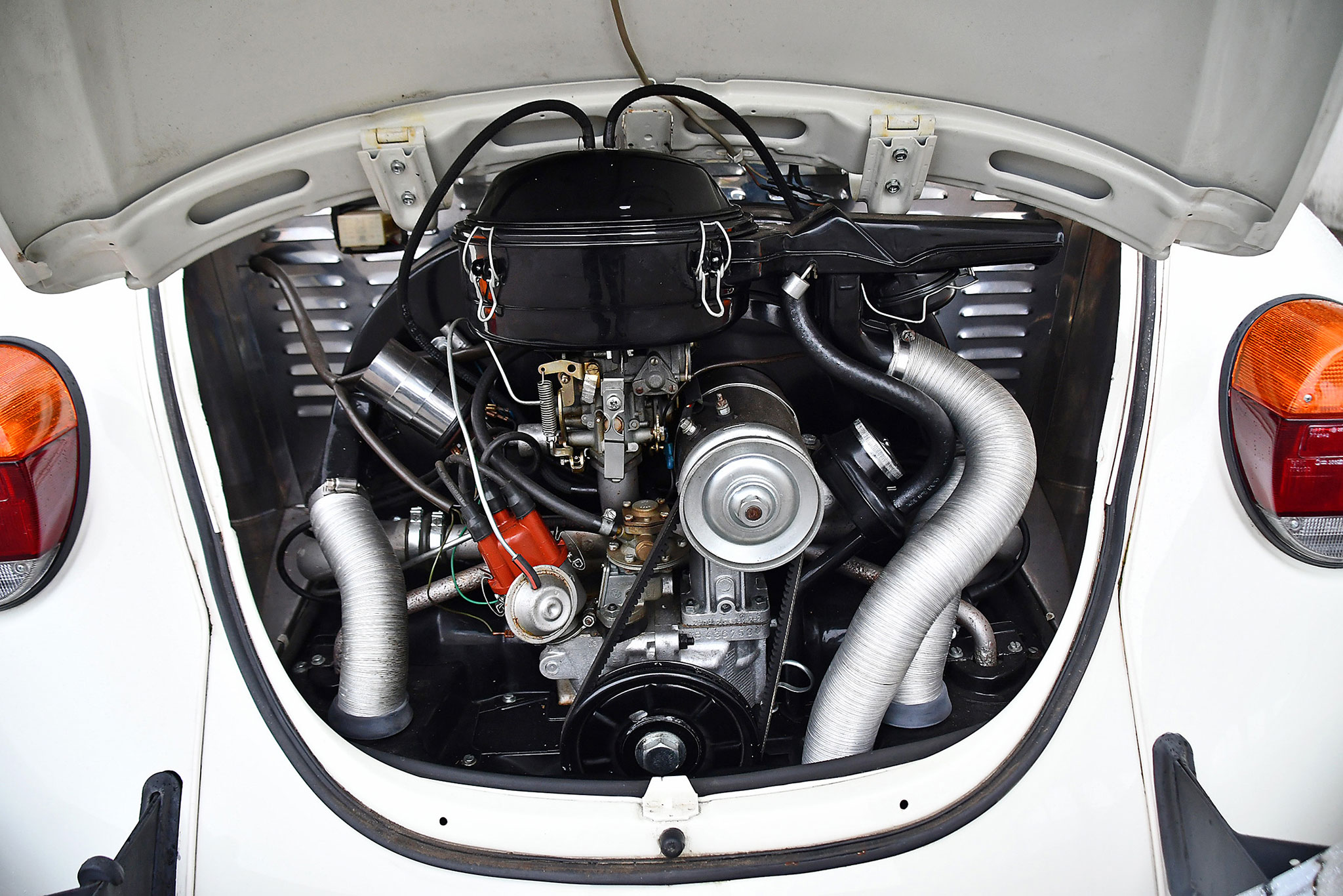1973 Volkswagen Beetle 1303 – moteur de 1284 cm³ qui n’aurait parcouru que 71 500 kilomètres.