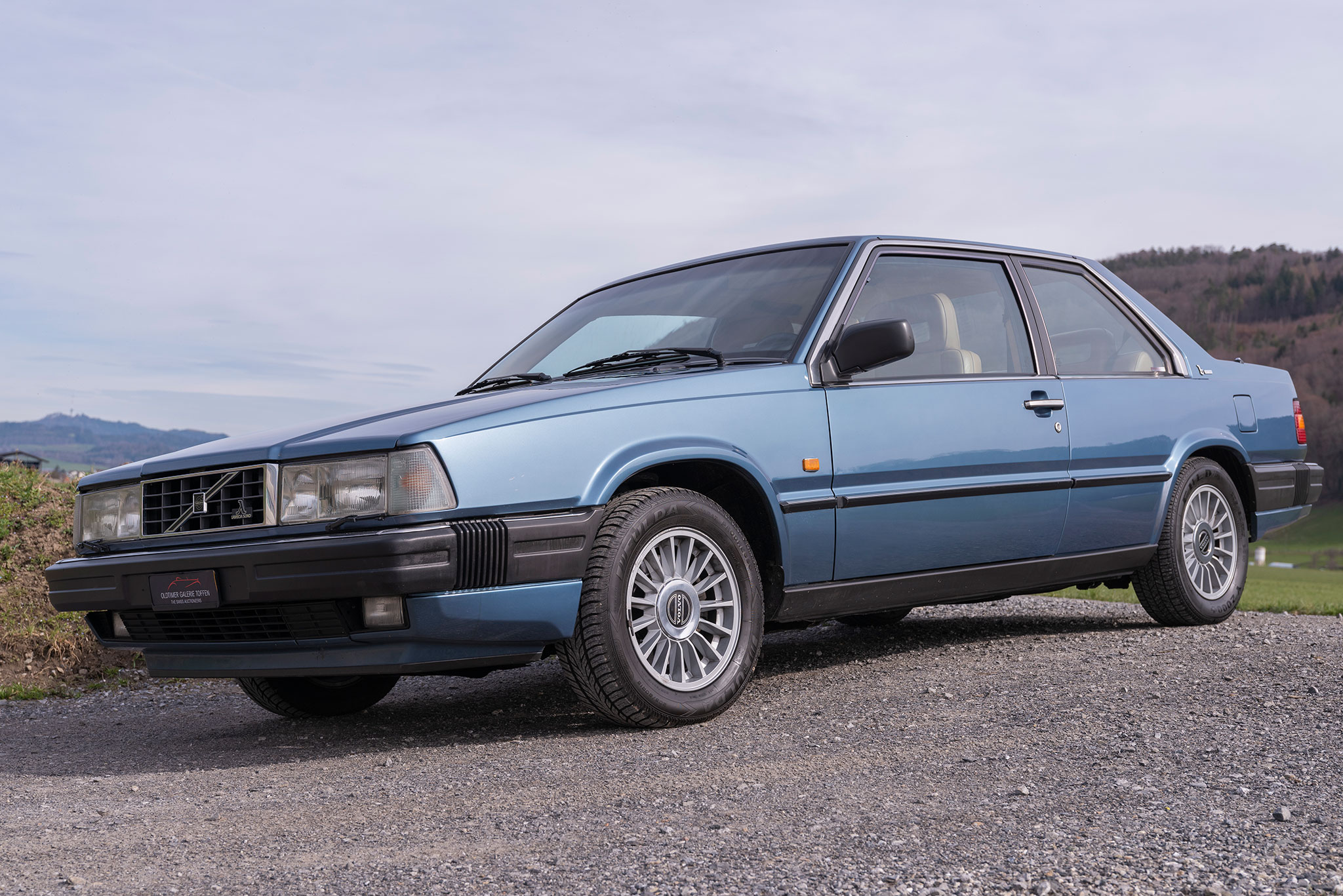 1987 Volvo 780 Bertone - une ligne très carré et massive mais non dénuée d'élégance.
