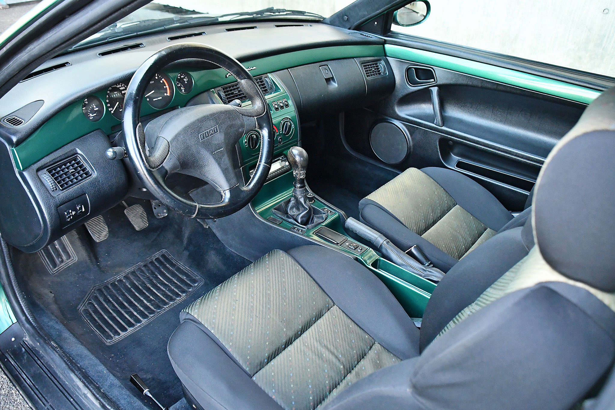 1995 Fiat Coupé 2.0 16V – très bel état intérieur malgré son kilométrage de 208 000 kilomètres.