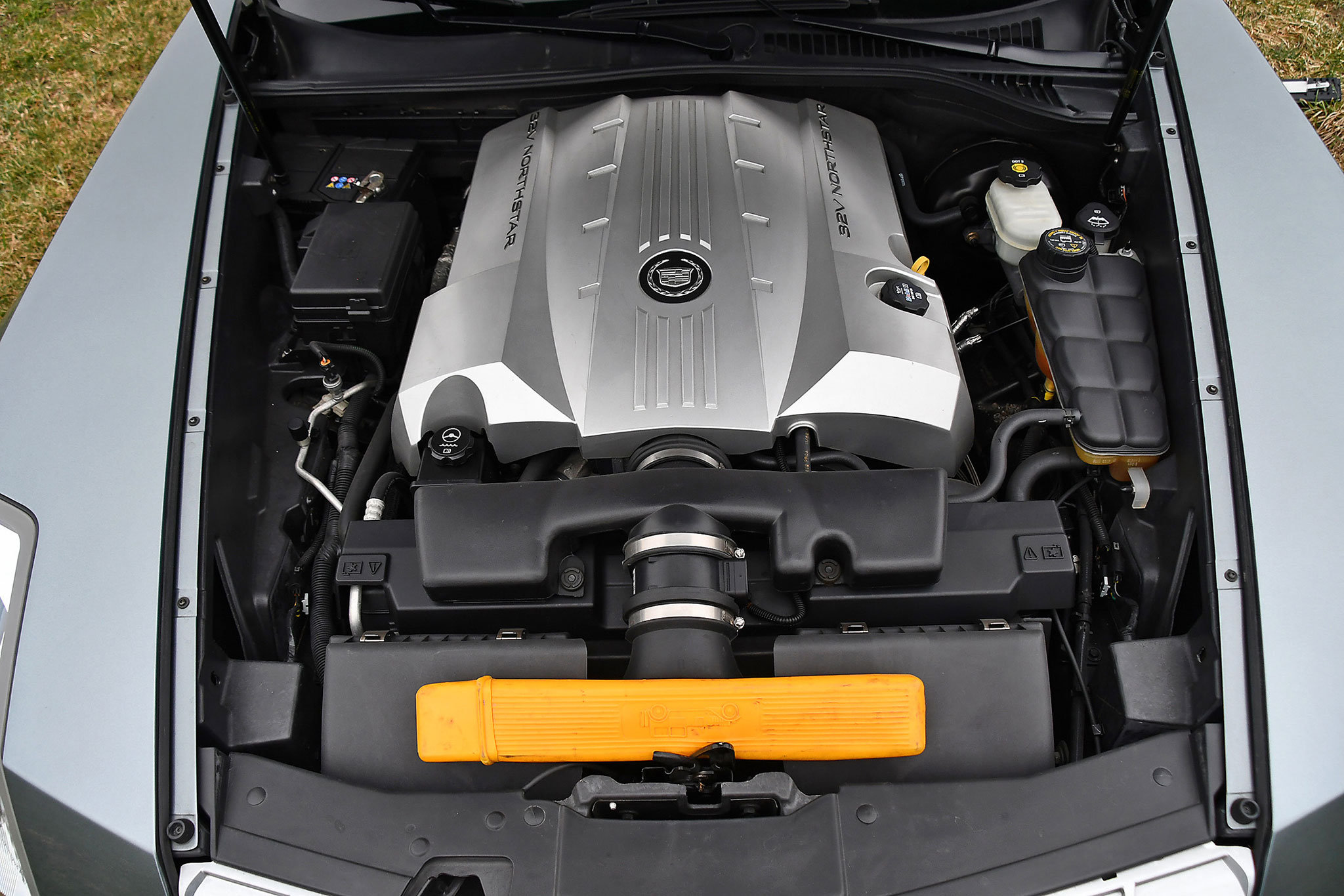 2004 Cadillac XLR 4.6 – moteur de 4656 cm³ et boîte automatique pour seulement 18 000 kilomètres.