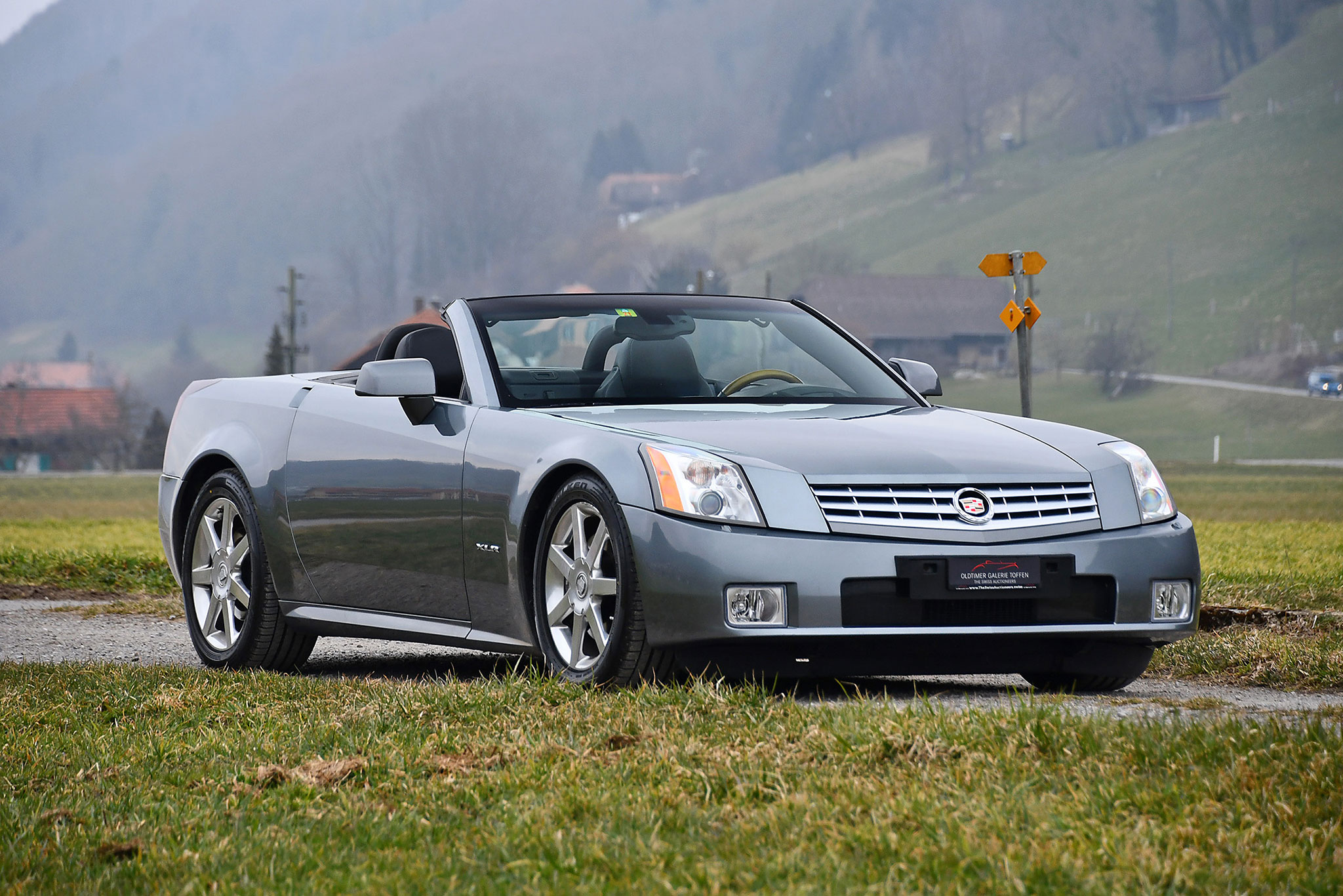 2004 Cadillac XLR 4.6 – un roadster truffé de gadgets qui offre une opportunité de rouler différent.