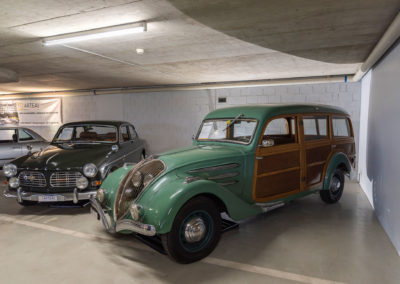 1939 Peugeot 402 B Station Wagon – Volvo 123 GT – Maison Arteal.