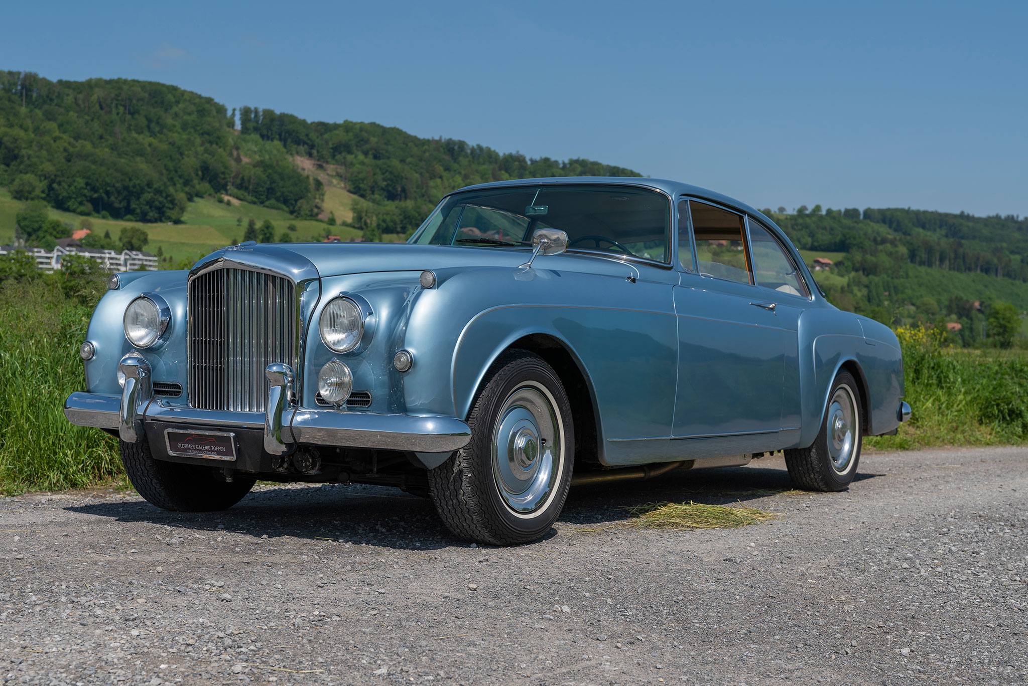 1961 Bentley S2 Continental 2-Door – dessiné par H.J. Mulliner, ce coupé mesure tout de même près de 5m40 - Voitures de caractère.