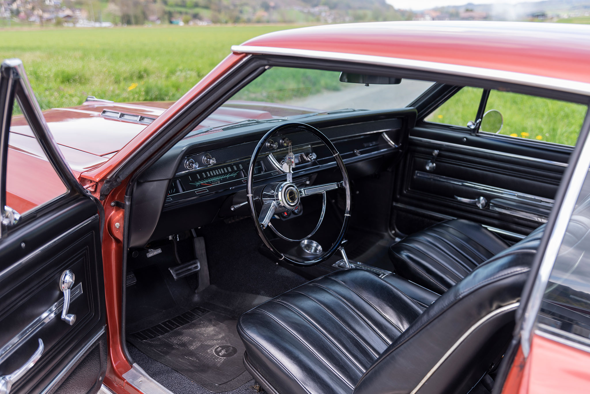 1966 Chevrolet Chevelle SS 396 – très bel intérieur confortable qui accueille 5 personnes.