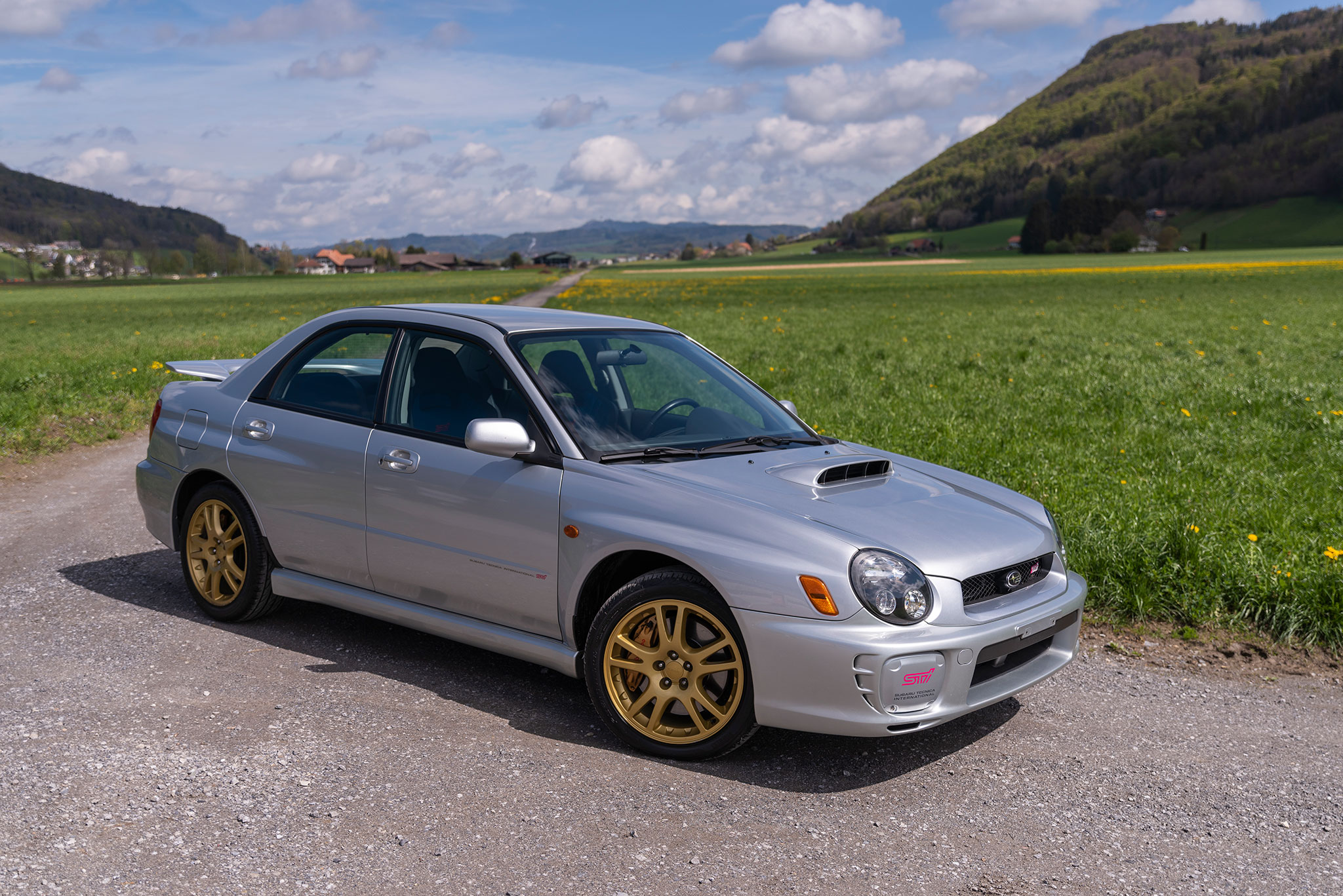 2001 Subaru Impreza WRX STI – cette première génération est en parfait état et offre de belles sensations de conduite - Vente aux enchères Lucerne 2023.