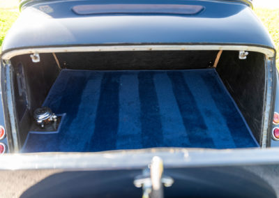 1935 Bentley 3.5-Litre Sport Saloon – Le coffre s’ouvre à l’envers et permet d’accéder au bouchon de réservoir d’essence - Véhicules d'Exception.