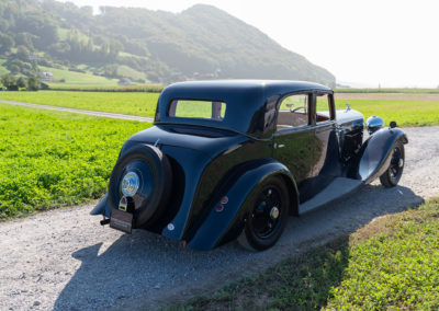 1935 Bentley 3.5-Litre Sport Saloon – Les lignes de ce modèle sont l’oeuvre de Park Ward qui carrossa aussi les Rolls-Royce - Véhicules d'Exception.