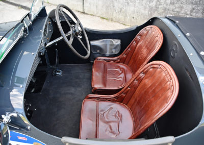 1936 Bentley 3.5-Litre Derby – De magnifiques sièges en cuir au confort relatif, mais c’est une voiture de course.