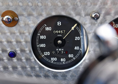 1936 Bentley 3.5-Litre Derby – Le compteur en miles affiche les prétentions de rapidité de l’auto.