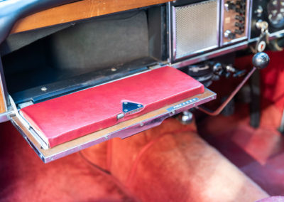 1963 Rover P4 110 – La boîte à gants est de dimensions relativement correctes.