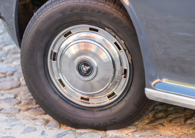 1963 Rover P4 110 – Les enjoliveurs ont aussi droit au viking ailé et son drakkar.