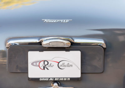 1963 Rover P4 110 – Mini feu de recul juste au-dessus de la plaque d’immatriculation.