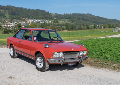 1974 Fiat 124 CC Sport Coupé 1600 – Il s’agit de la 3e génération des coupés Fiat reconnaissable à ses double phares - Véhicules d'Exception.