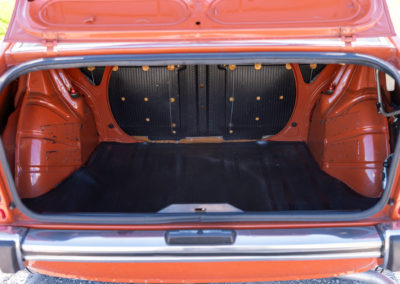 1976 Alfa Romeo Alfasud 1.2 Super – Le coffre de 400 dm³ permet à quatre personnes de voyager léger - Véhicules d'Exception.