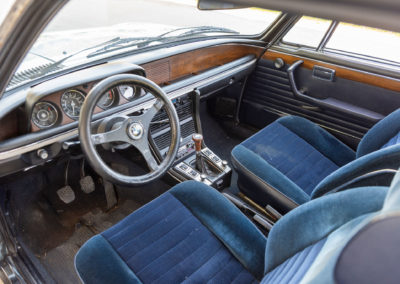 1976 BMW 3.0 CSi – Il s’agit d’un coupé qui peut accueillir 4 personnes à son bord - Véhicules d'Exception.