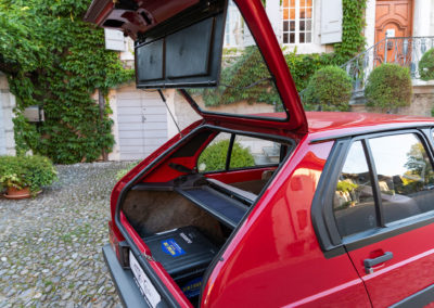 1987 Citroën Visa II Club – Cette vue permet de mieux comprendre comment s’articule le cache-bagages.