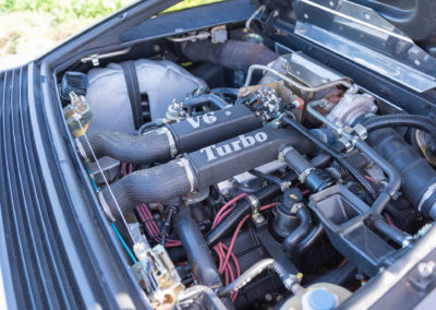 1989 Alpine-Renault V6 Turbo – Le moteur V6 de 2458 cm³ muni d’un turbo Garret T3 et boîte à 5 rapports - Véhicules d'Exception.