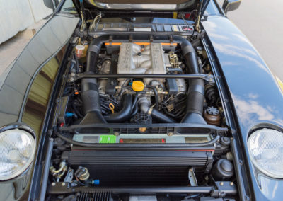 1991 Porsche 928 S4 Techart Heritage – Le V8 de 4957 cm³ développe 320 chevaux et sa boîte automatique est à 4 rapports.