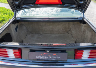 1992 Mercedes-Benz 560 SEC – Le coffre offre un volume de 505 dm³, le même que la limousine SEL.