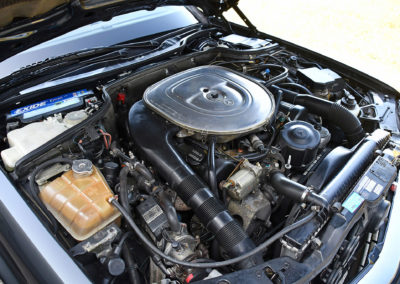 1992 Mercedes-Benz 560 SEC – Le moteur de 5547 cm³ développe en version catalysée 279 chevaux