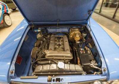 Alfa Romeo Giulia 1600 Super – Le moteur de 1570 cm³ développe 102 chevaux à 5500 tr:mn.