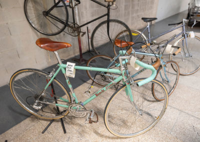 Reproduction d’un vélo de course Bianchi pour l’Eroica qui se déroule en Toscane en Italie.