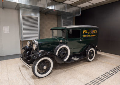 Un des partenaires, la maison Pélichet, a exposé un ancien Ford Van.