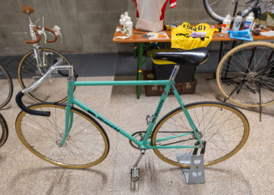 Vélo de piste de marque Bianchi appartenant à Harry Meyer qui l’utilise régulièrement.