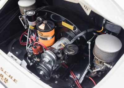 1955 Porsche 356 Speedster – moteur de 1300 cm³ remplacé par un 1600 cm³ validé chez Porsche.
