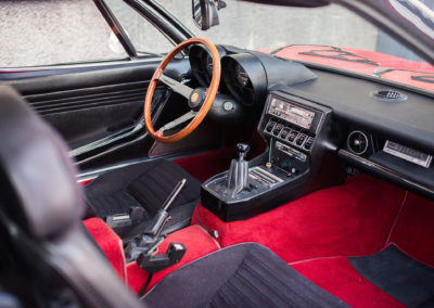 1973 Alfa Romeo Montreal – intérieur accueillant en parfait état.