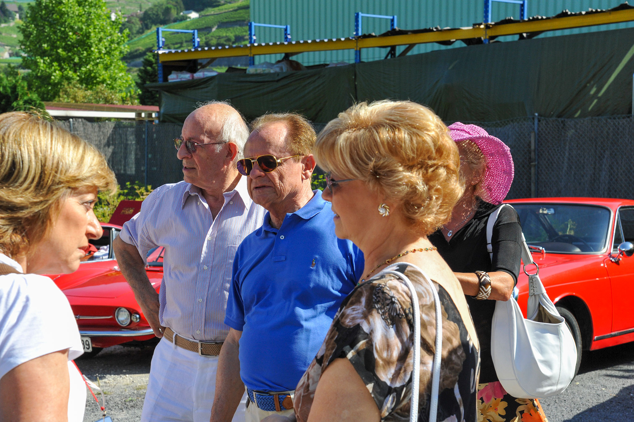 Messieurs Dany Brawand, à gauche, et Gianni Moretti et leurs épouses lors du Moretti Day 2010 – Salon Romand Vintage Motors 2025.