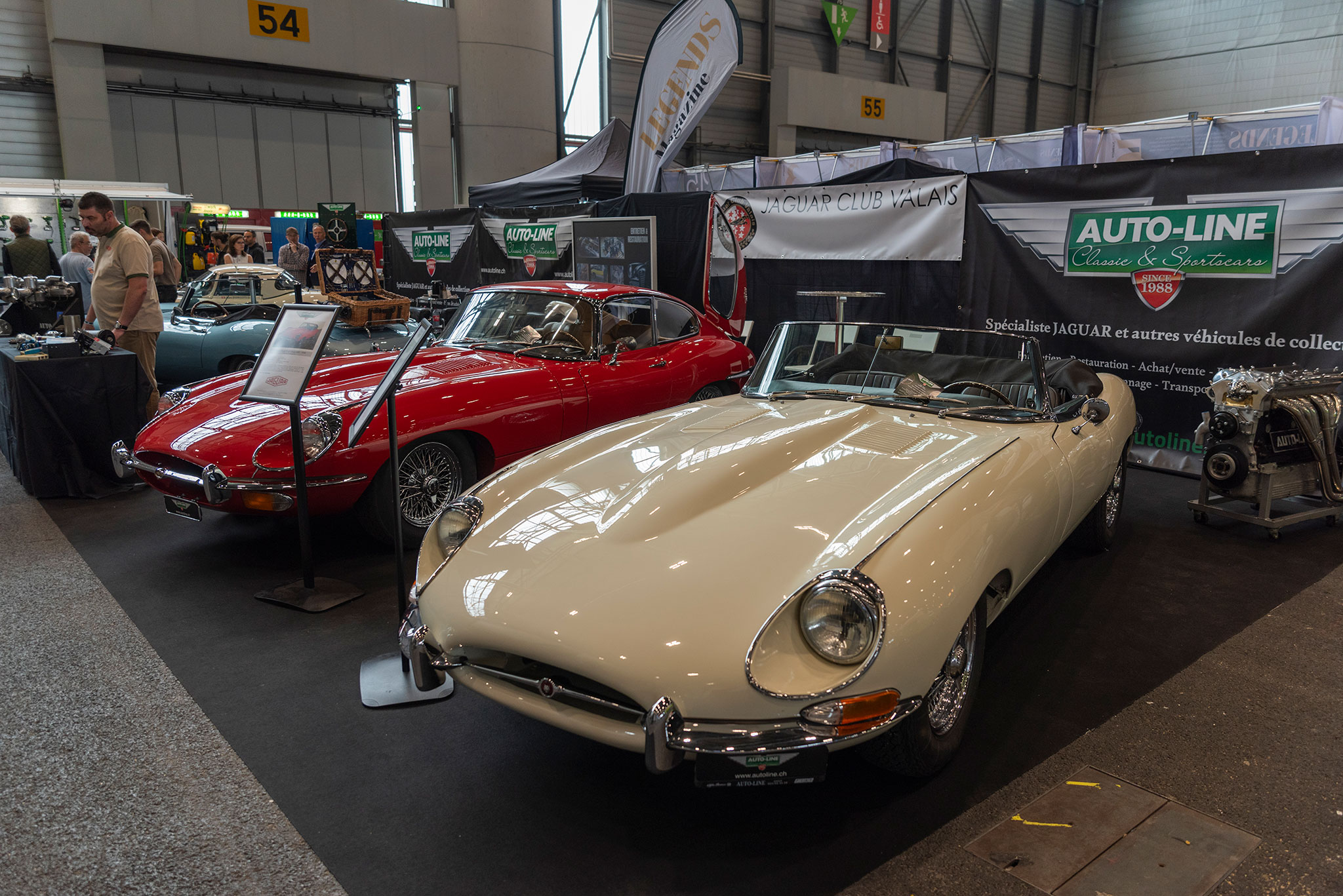 Autoline nous a offert un choix de Jaguar E-type à Swiss Retro Mecanika 2025.