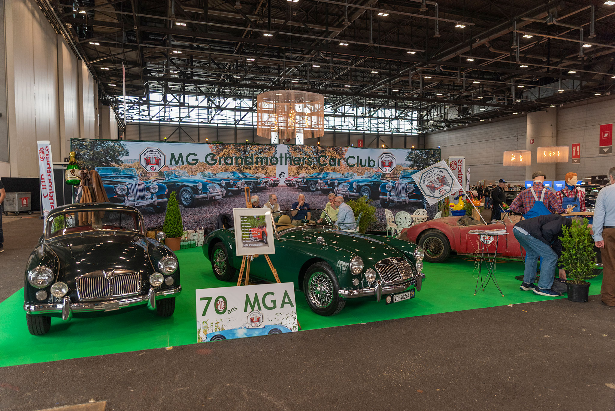 Le MG Grandmothers Car Club a présenté un superbe stand avec des MG A à Swiss Retro Mecanika 2025.