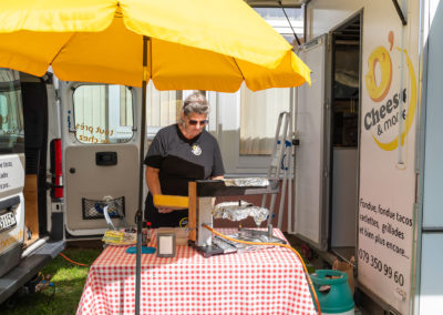 Beaucoup de choix pour se restaurer, ici une bonne raclette – Old VAG Day 2025.