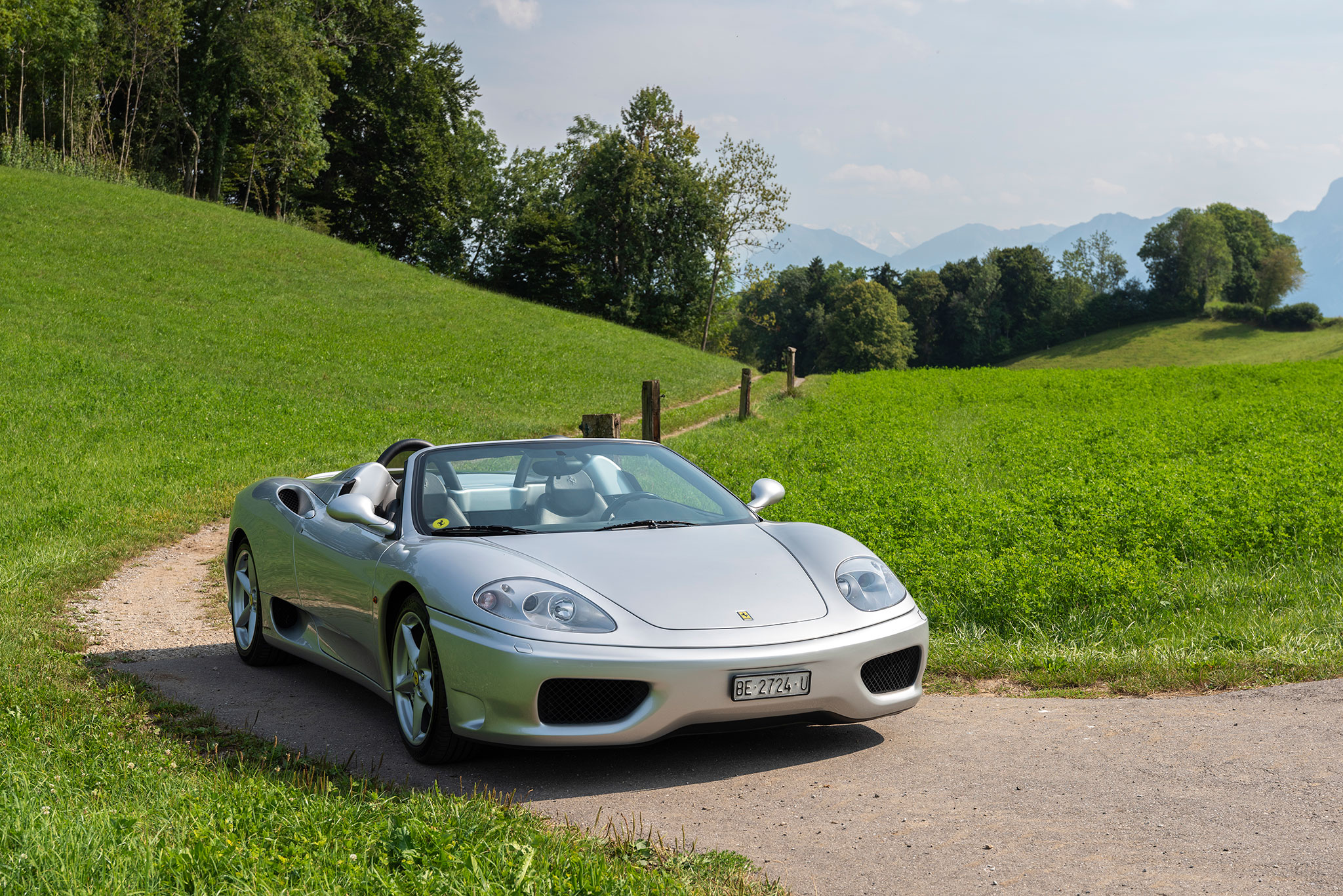 Le dessin de la Ferrari 360 Spider a été élaboré en collaboration avec Pininfarina.